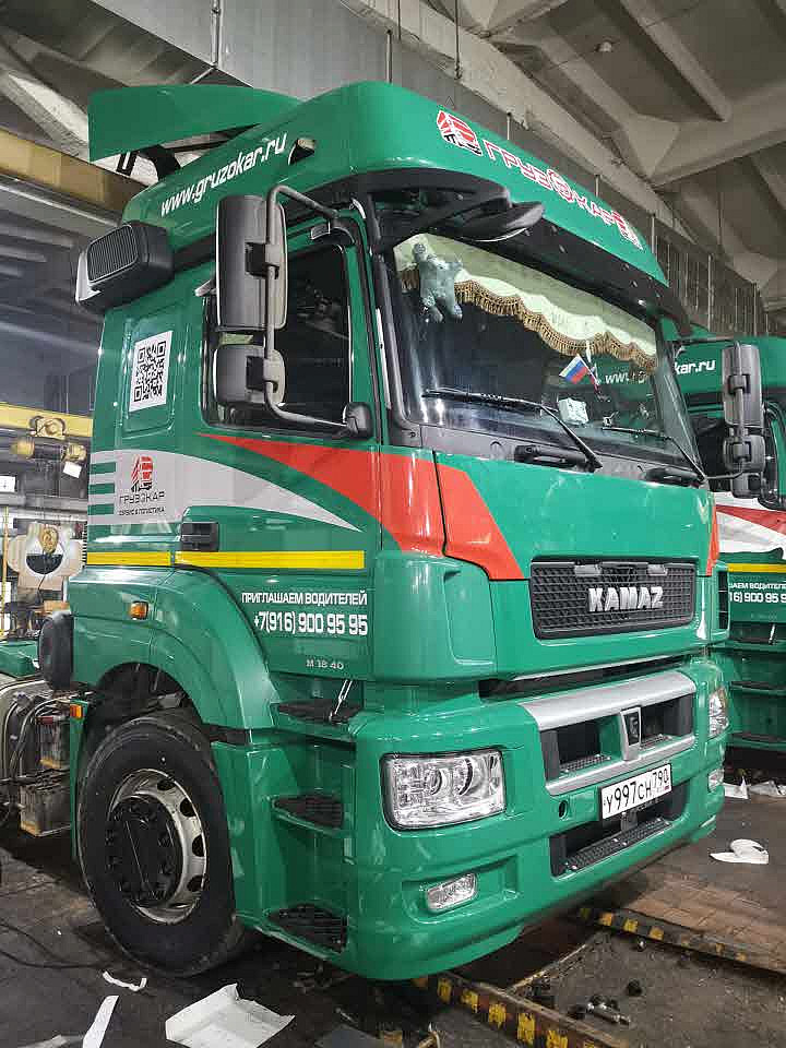 Наше портфолио - Оклейка кабины камаза плёнкой для компании "ГрузКар"