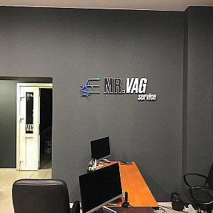 Наше портфолио - Интерьерная реклама для автотехцентра "MR. VAG service"